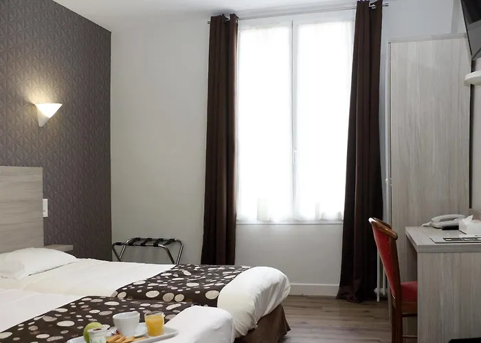 Logis -hotel & Restaurant De La Place מלון 3*