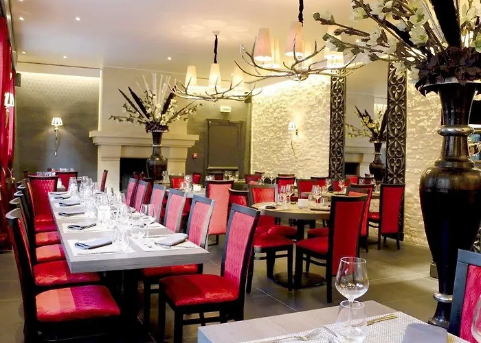 מלון Logis -hotel & Restaurant De La Place 3*