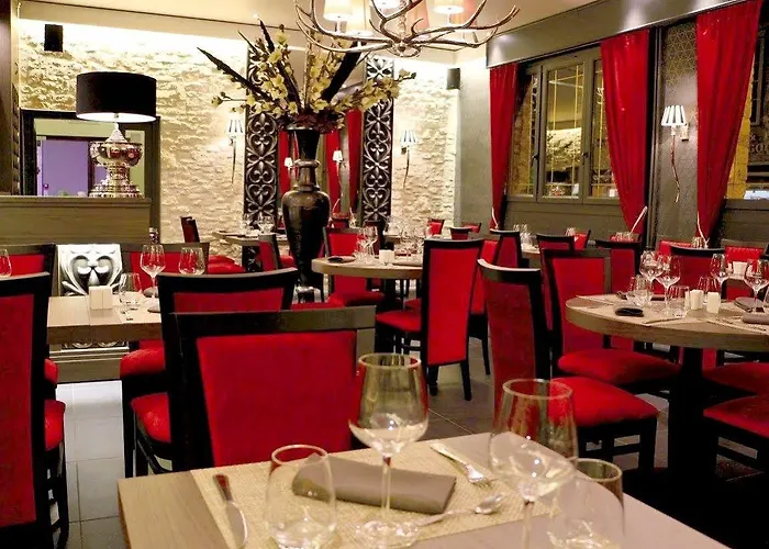 Logis -hotel & Restaurant De La Place Hotel 3*