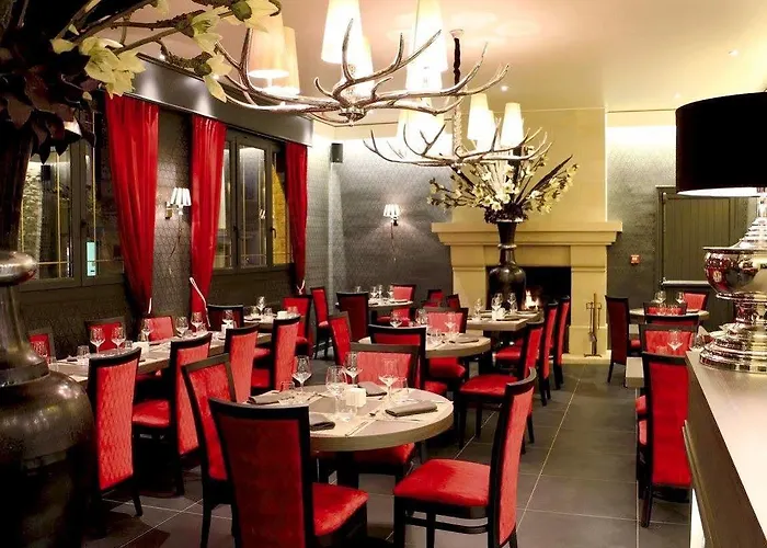 Hotel Logis -hotel & Restaurant De La Place Les Monts d'Aunay